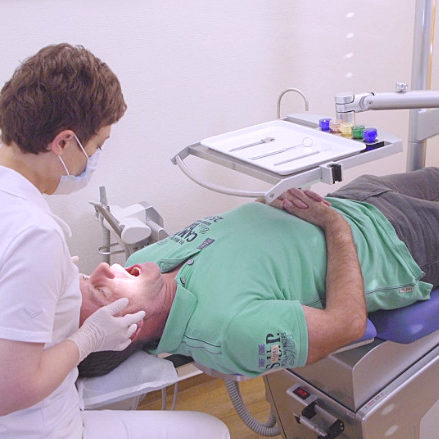 Kiefergelenksuntersuchung von Erwachsenen